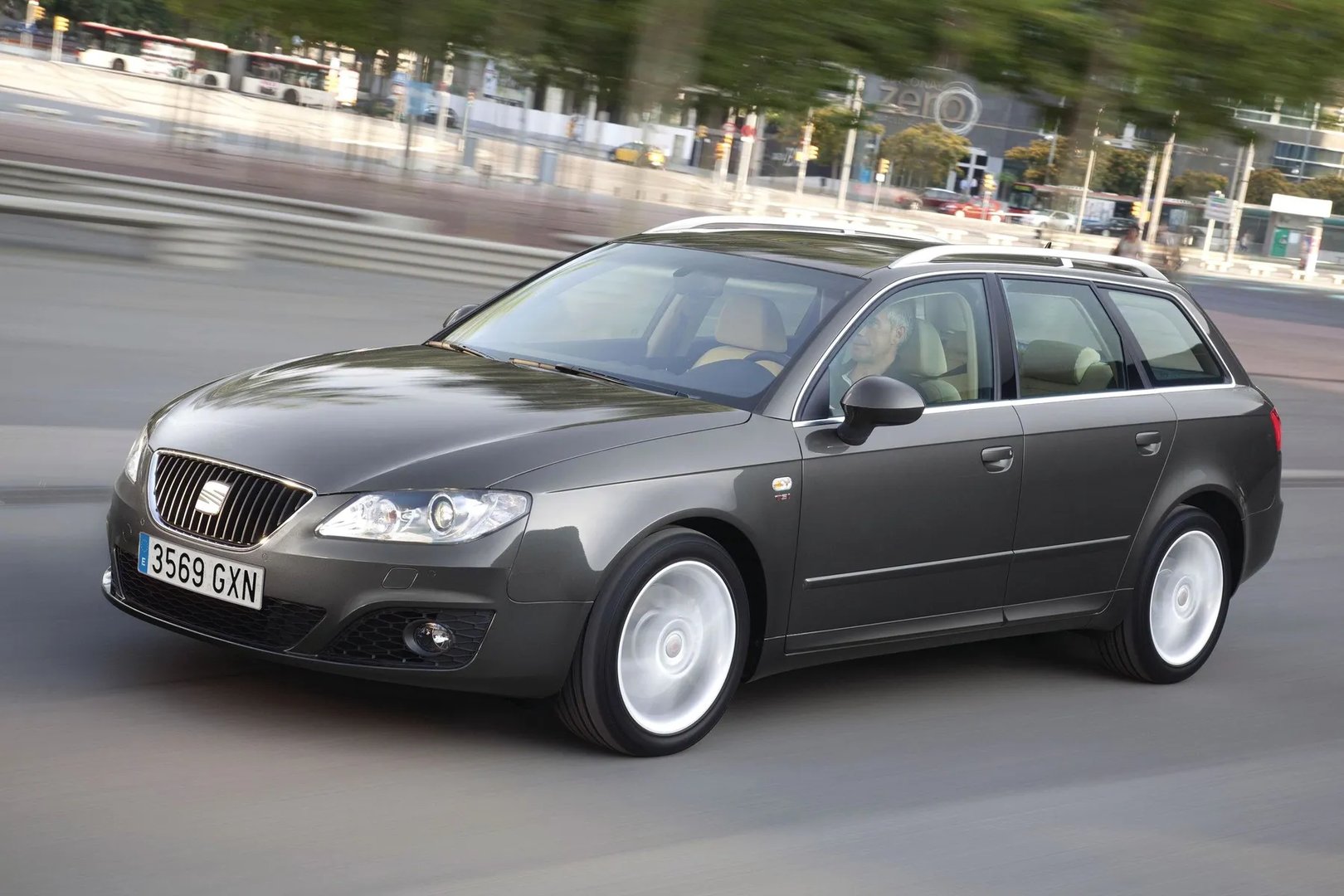 SEAT_Exeo_1_generation__Estate_5-door__10.jpg