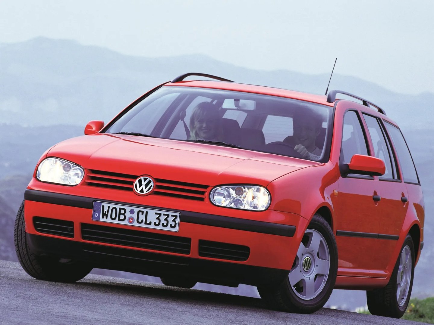 Volkswagen_Golf_4_generation__Estate_5-door__main.jpg