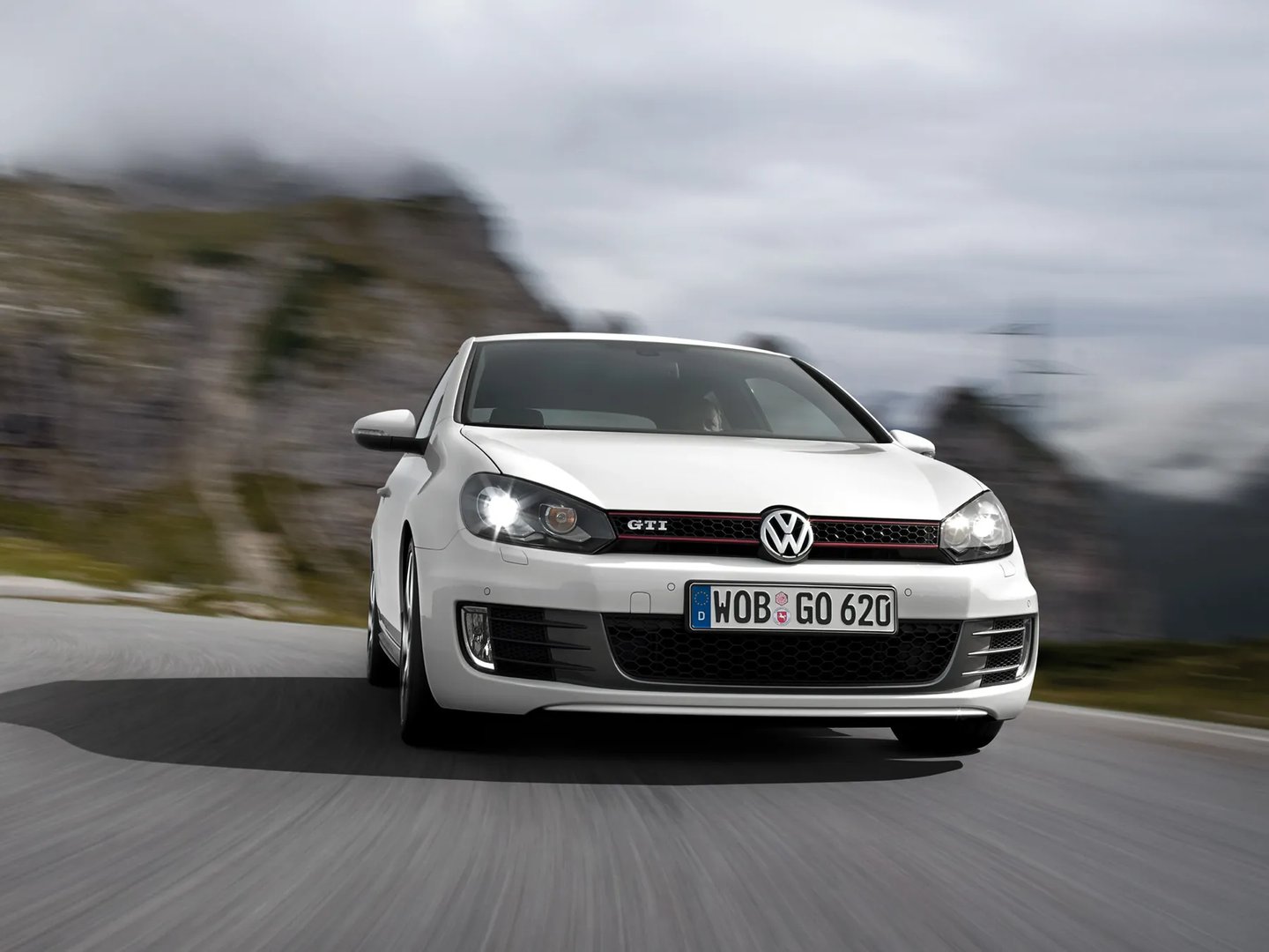 Volkswagen_Golf_GTI_6_generation__Hatchback_3-door__5.jpg