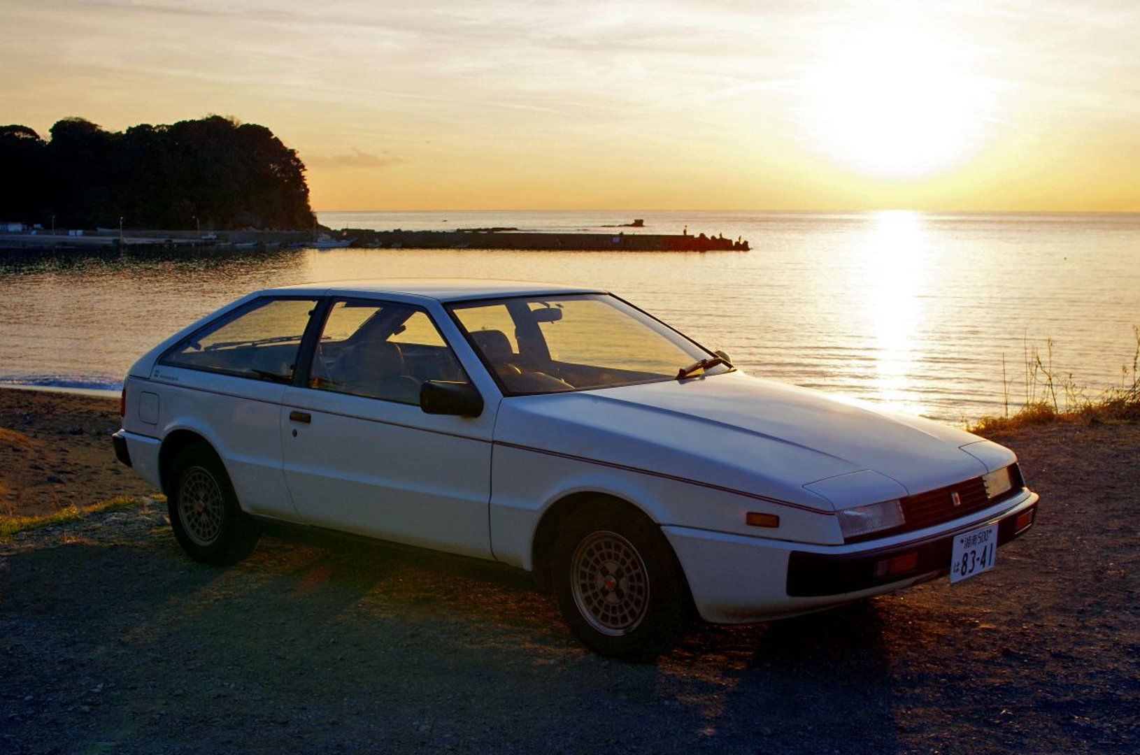 isuzu_Piazza_1_generation__Hatchback_3-door__11.jpg