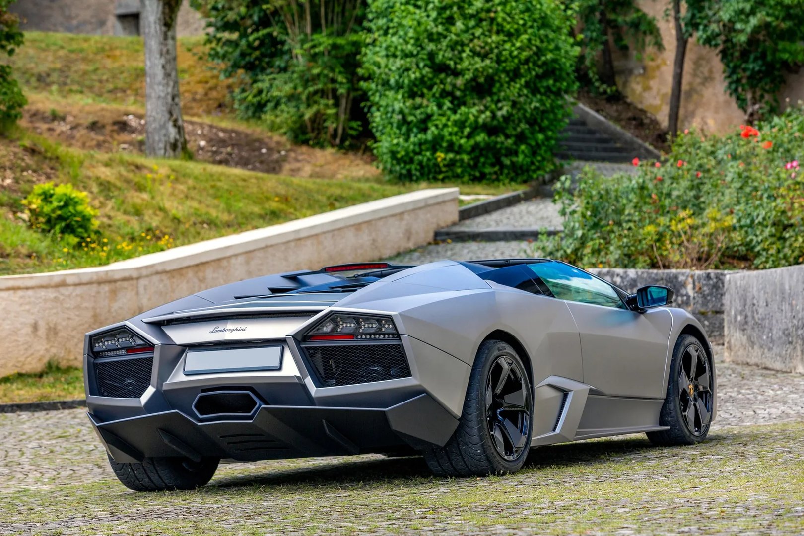 Lamborghini_Reventon_1_generation__Roadster__3.jpg