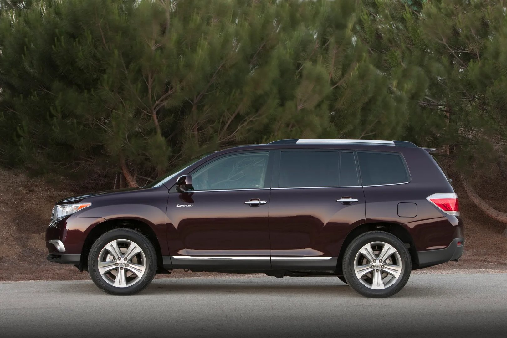 Toyota_Highlander_2_generation_restyling__SUV_5-doors__1.jpg