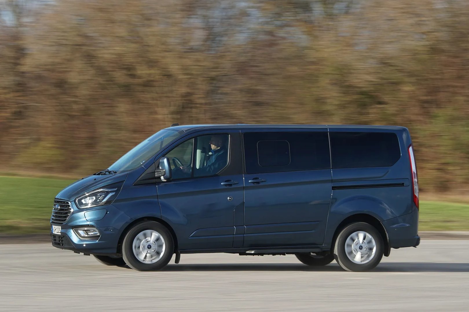 Ford_Tourneo_Custom_1_generation_restyling__Minivan__4.jpg