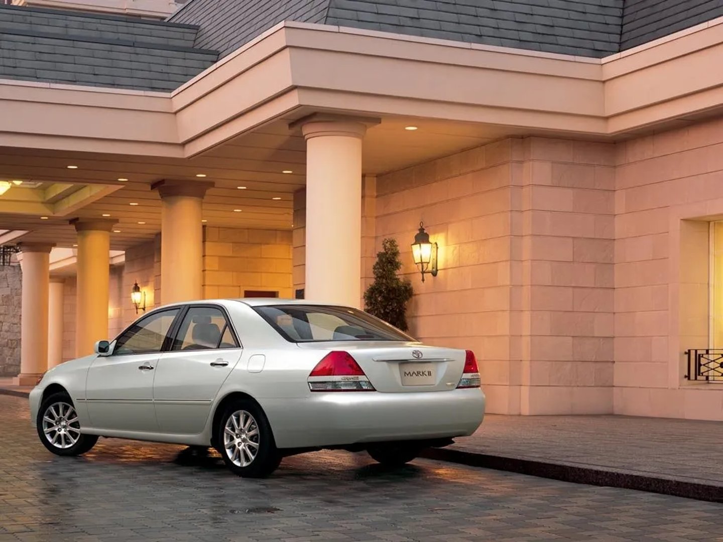 Toyota_Mark_II_9_generation__Sedan__6.jpg