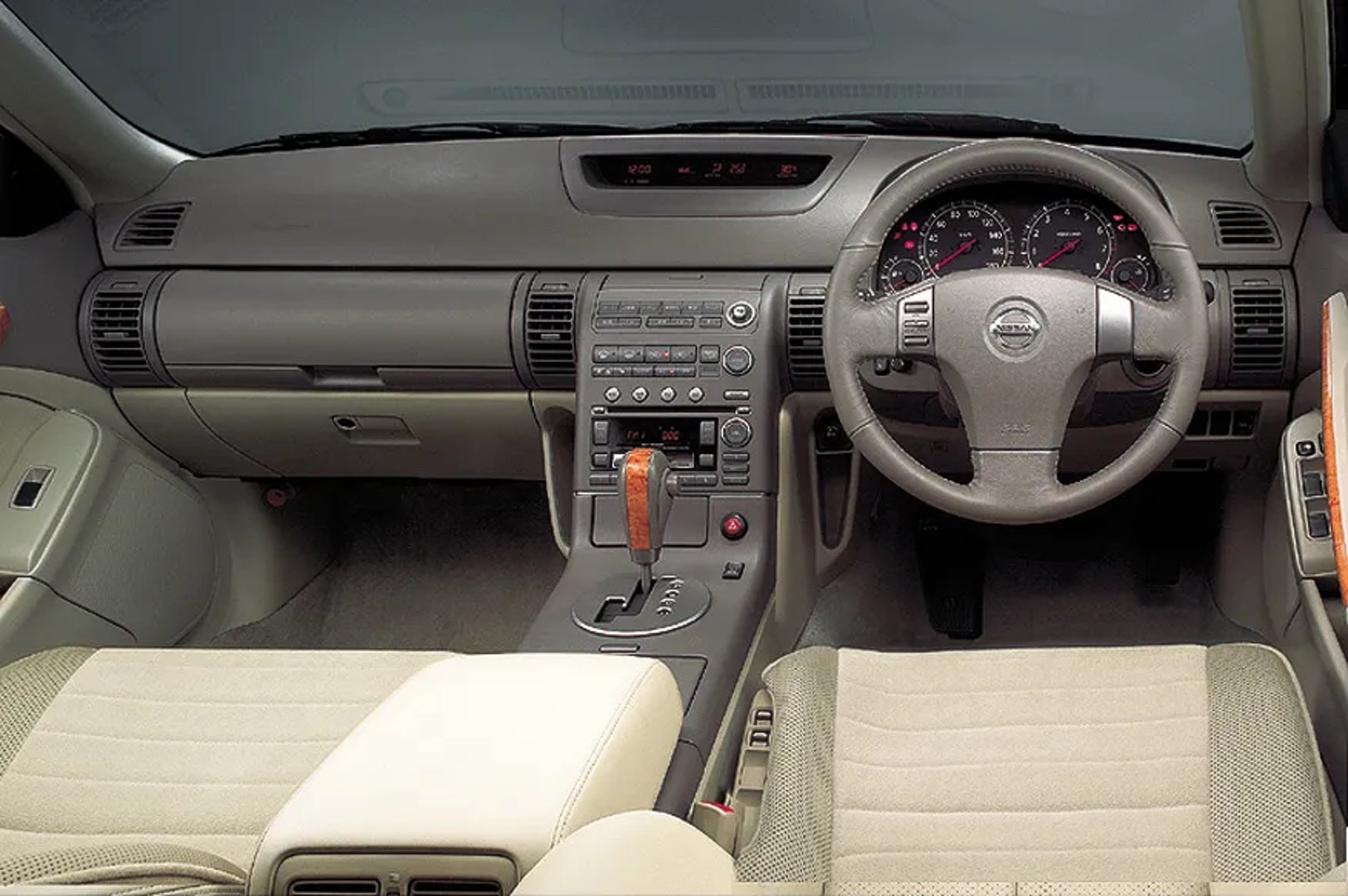 Nissan_Stagea_2_generation__Estate_5-door__8.jpg