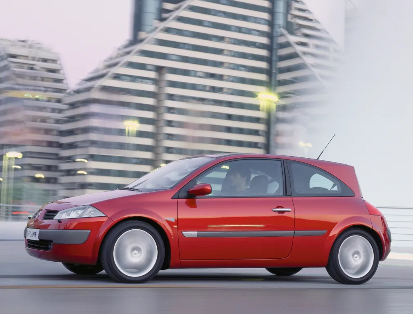 Renault_Megane_2_generation__Hatchback_3-door__5.jpg