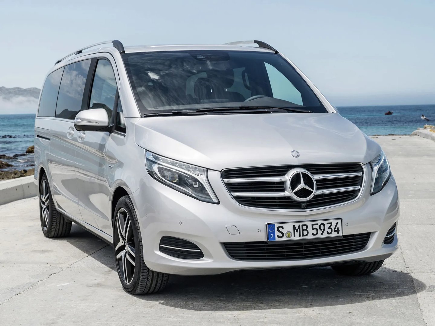 Mercedes_V-Class_3_generation__Minivan__11.jpg