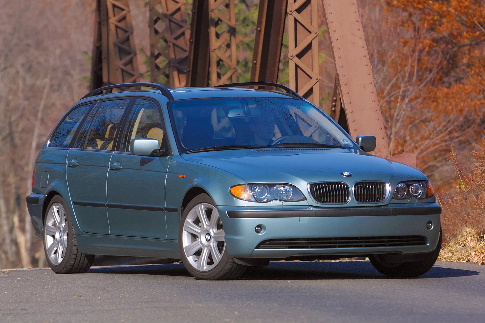 BMW_3_series_4_generation_restyling__Estate_5-door__8.jpg