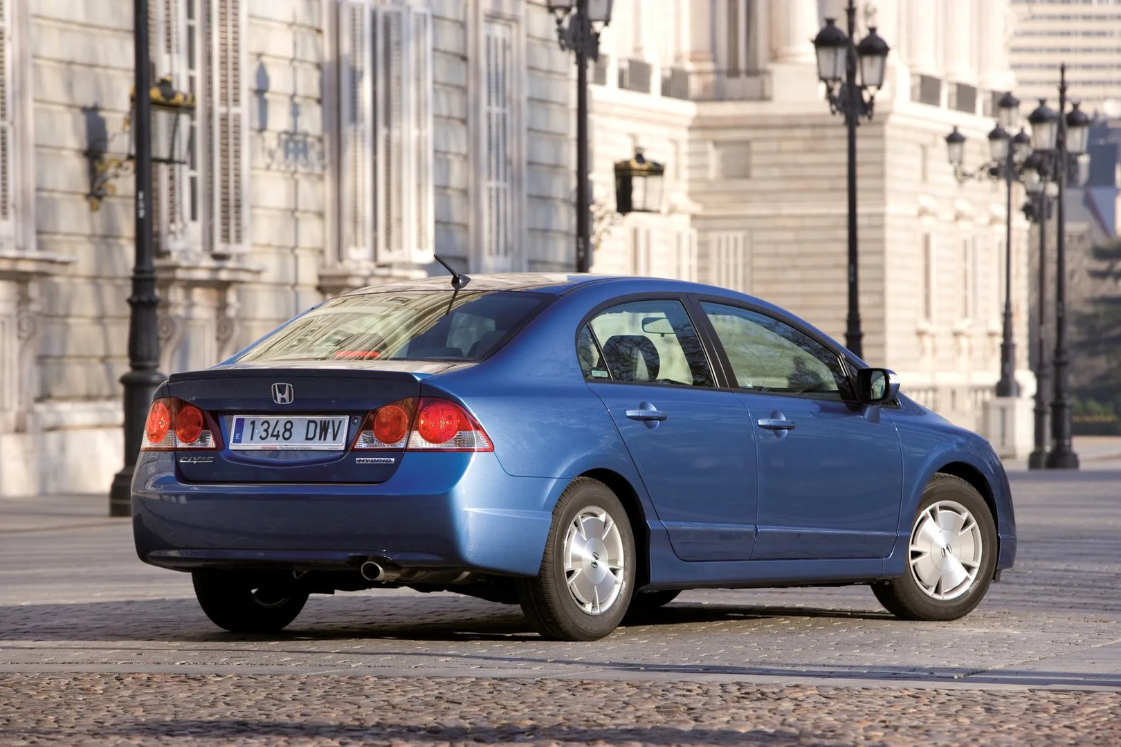 Honda_Civic_8_generation__Sedan__13.jpg