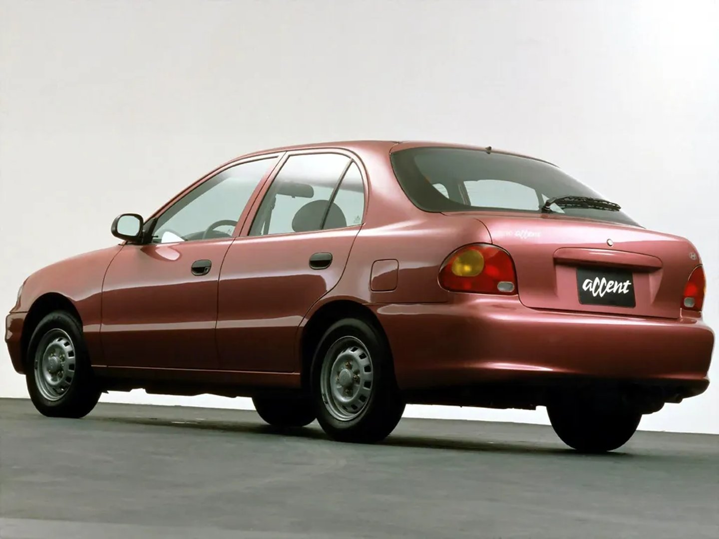 Hyundai_Accent_1_generation__Hatchback_5-door__3.jpg
