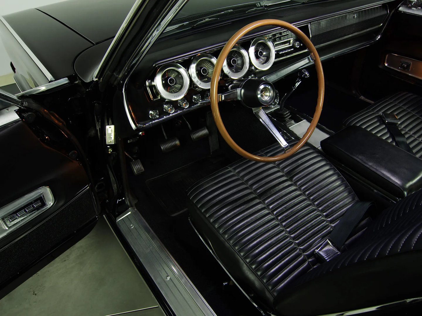 Dodge_Charger_1_generation__Fastback__11.jpg