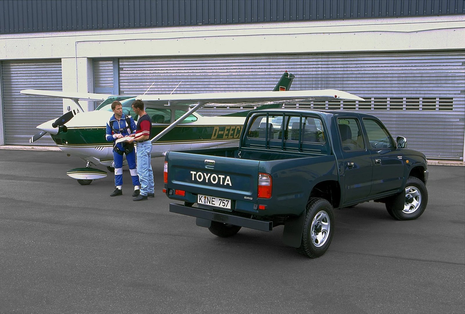 Toyota_Hilux_6_generation__Pickup_double-cab__7.jpg