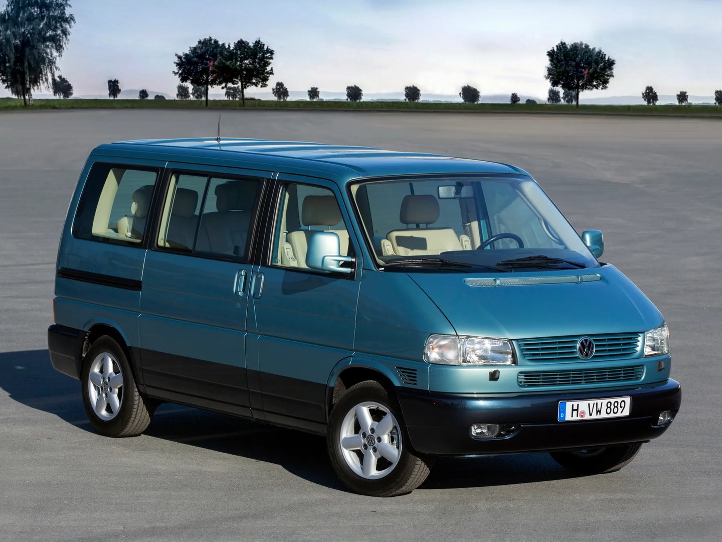 Volkswagen_Caravelle_4_generation__Minivan__3.jpg
