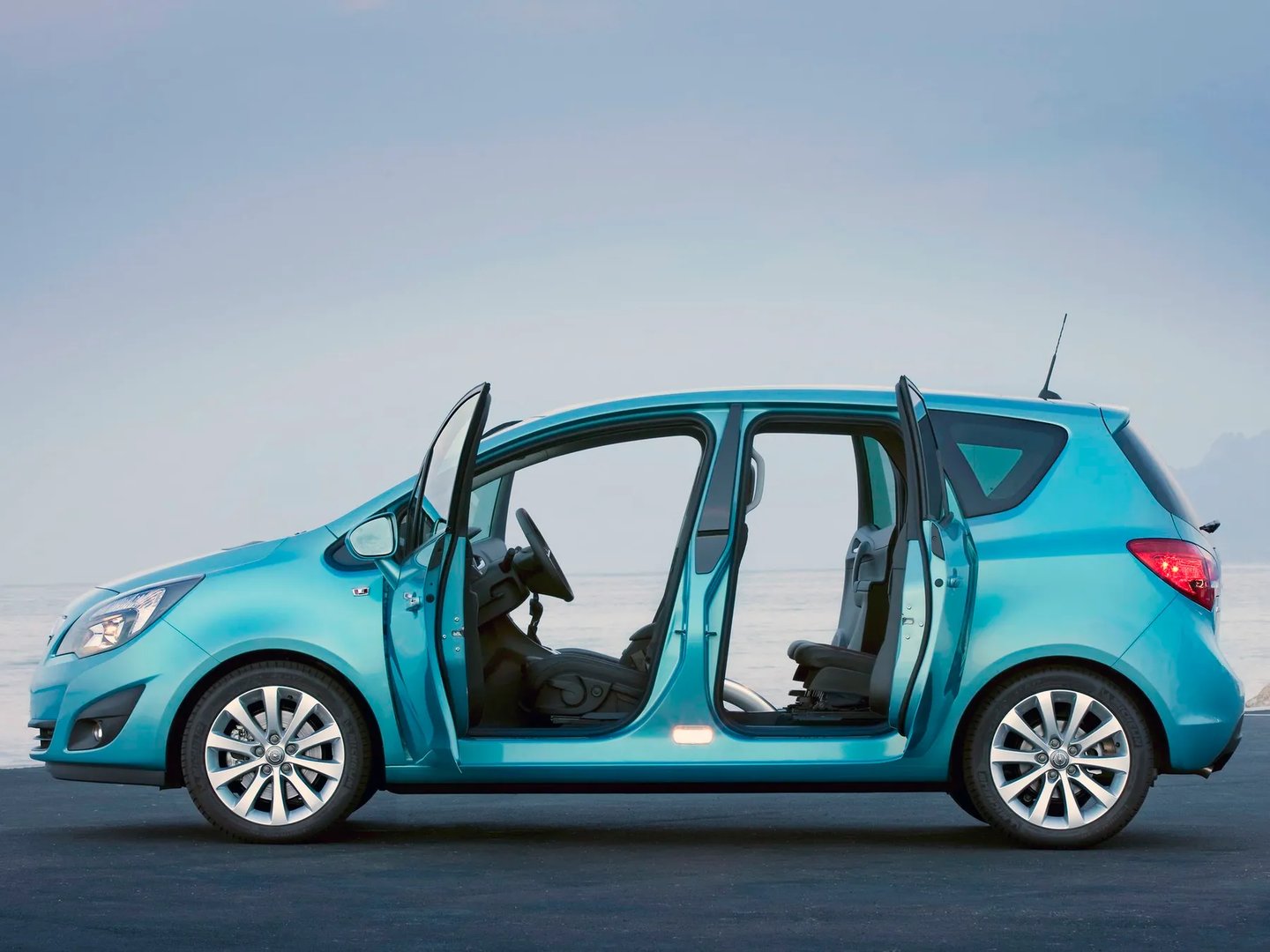 Opel_Meriva_2_generation__Compact_Van__5.jpg