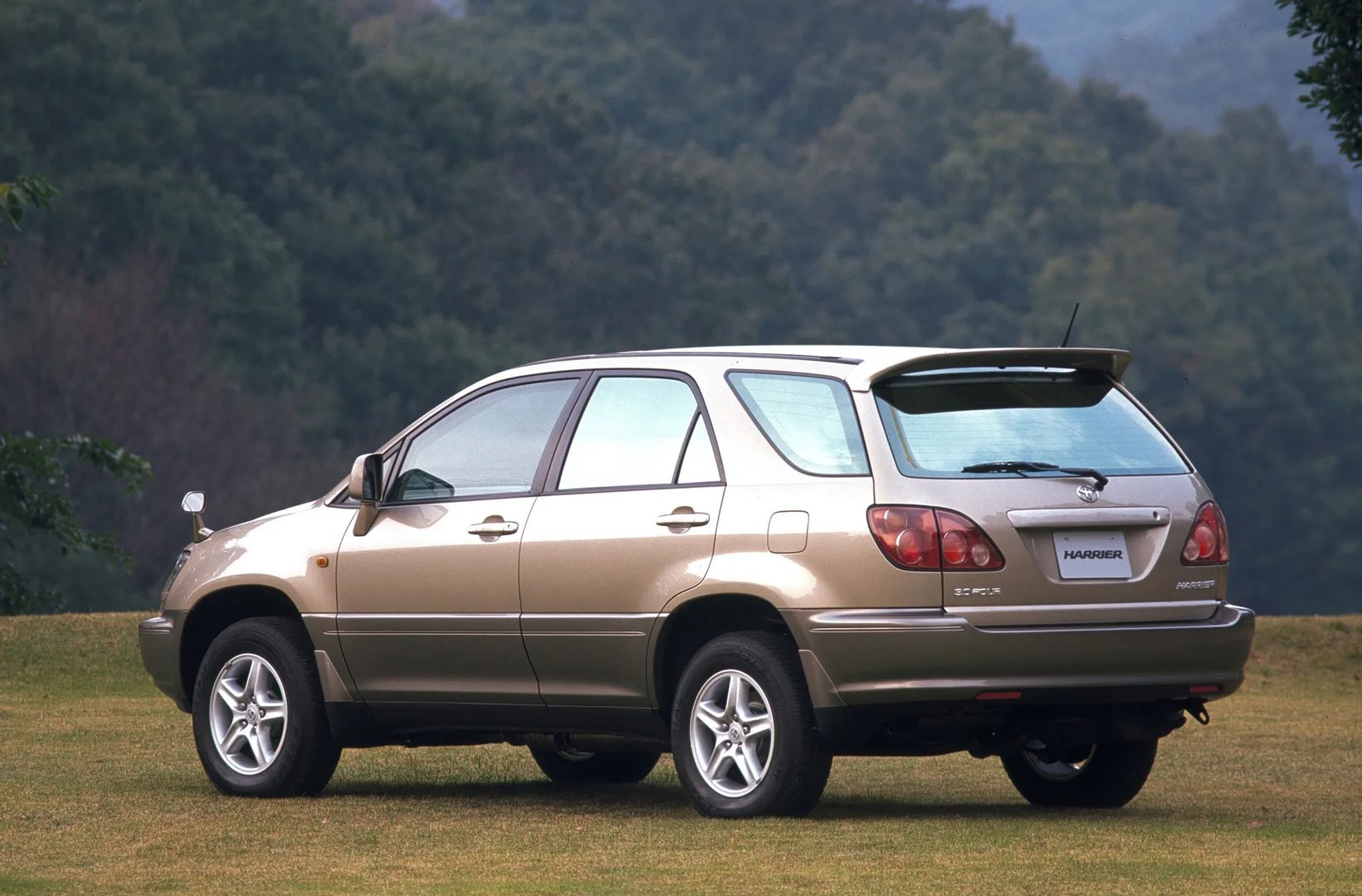 Toyota_Harrier_1_generation__SUV_5-doors__2.jpg