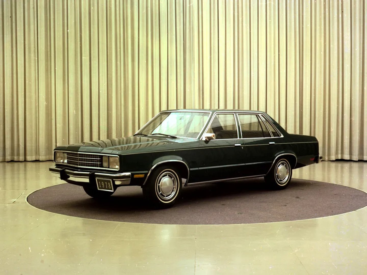 Ford_Fairmont_1_generation__Sedan__7.jpg