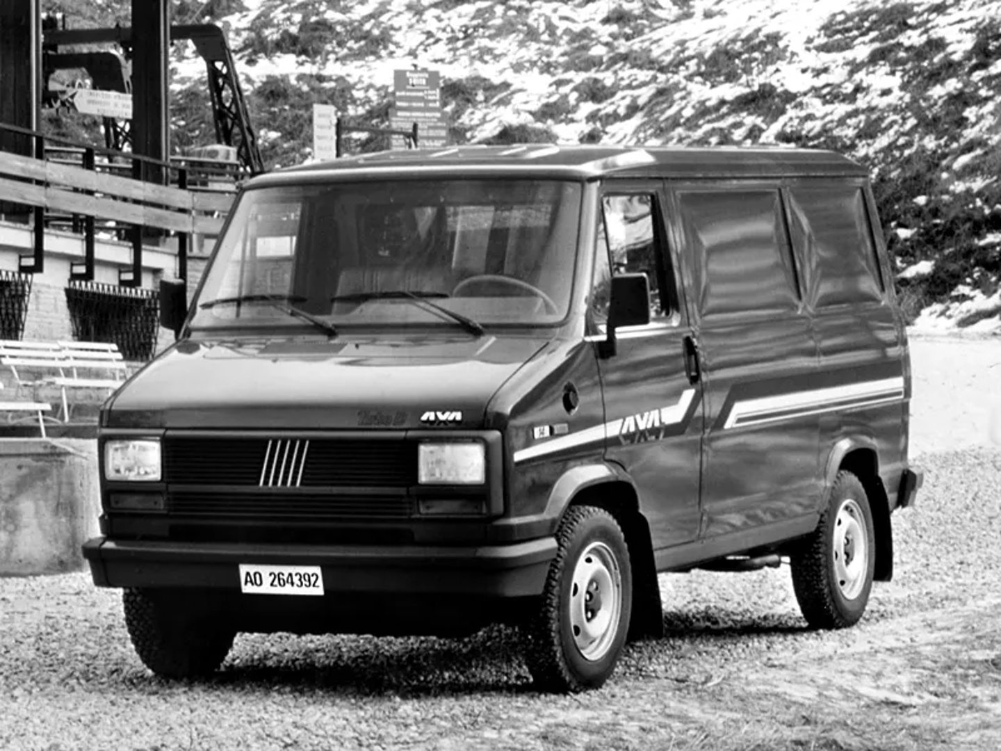 Fiat_Ducato_1_generation__Van__8.jpg