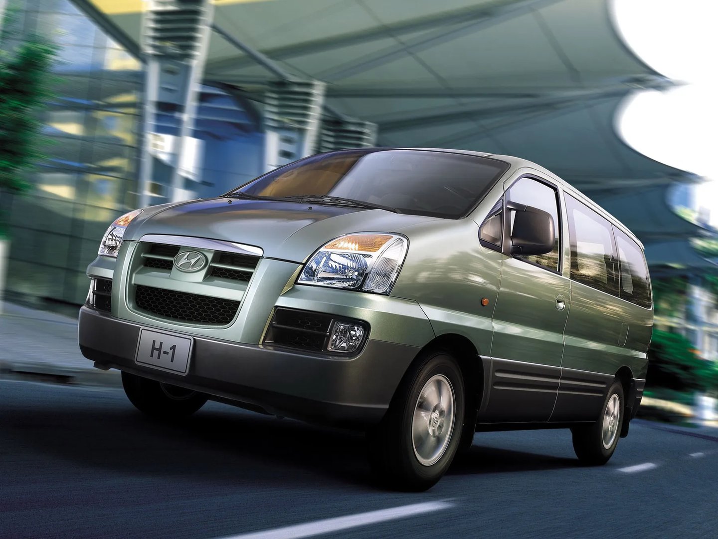Hyundai_Starex_1_generation_restyling_2__Minivan__1.jpg