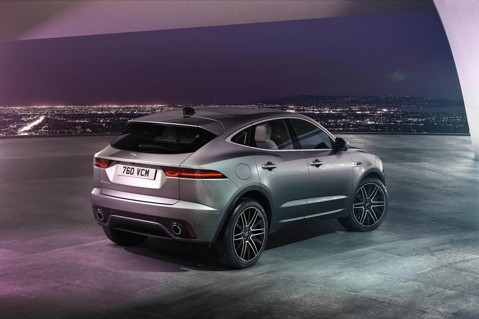 Jaguar_E-Pace_1_generation_restyling__SUV_5-doors__7.jpg