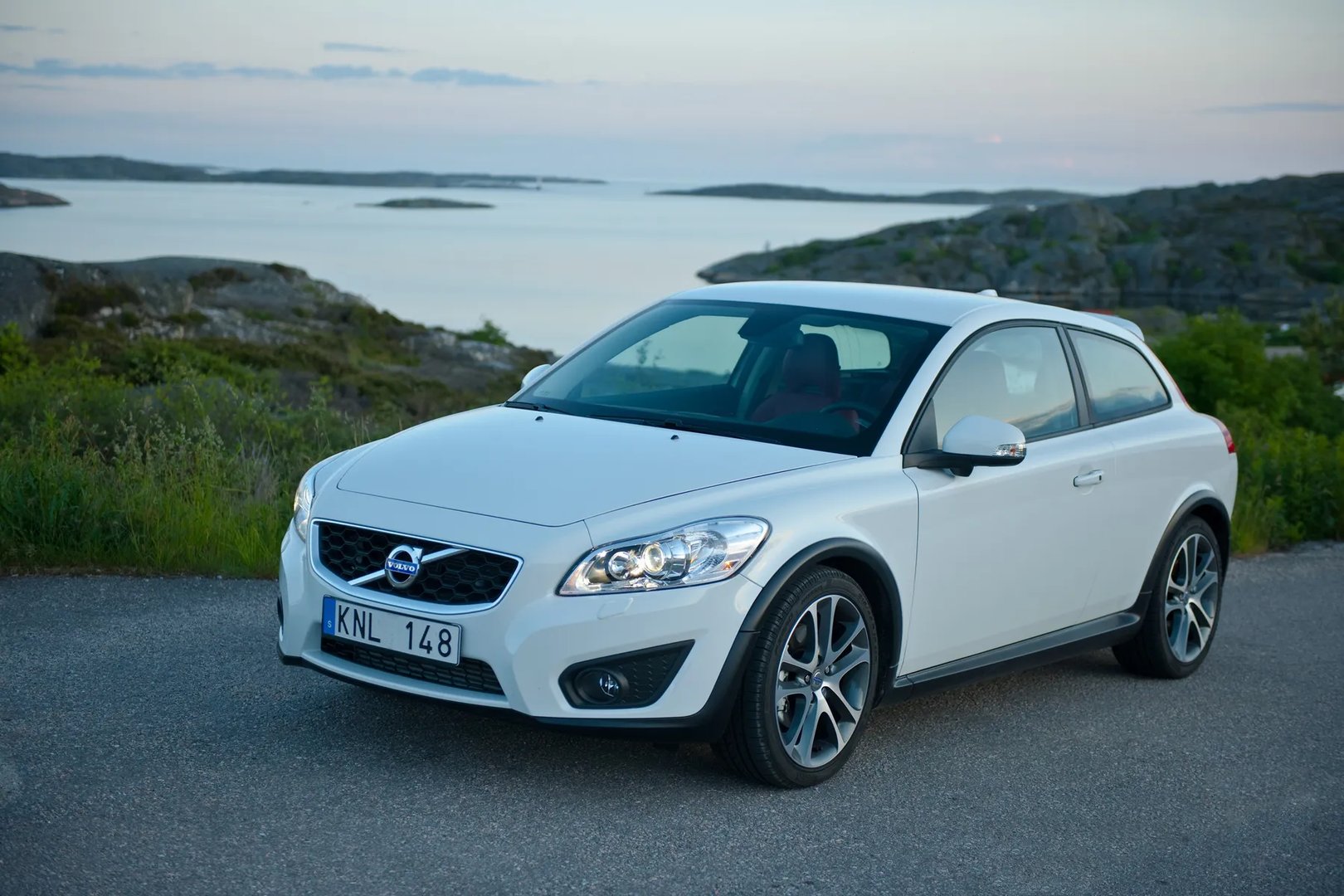 Volvo_C30_1_generation_restyling__Hatchback_3-door__9.jpg