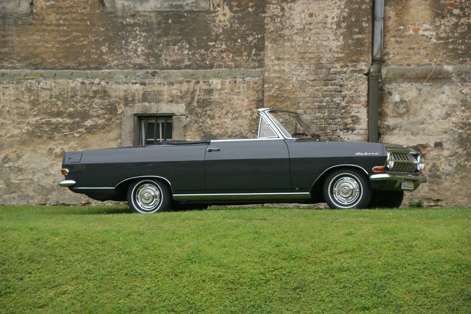 Opel_Rekord_1_generation__Cabrio__1.jpg