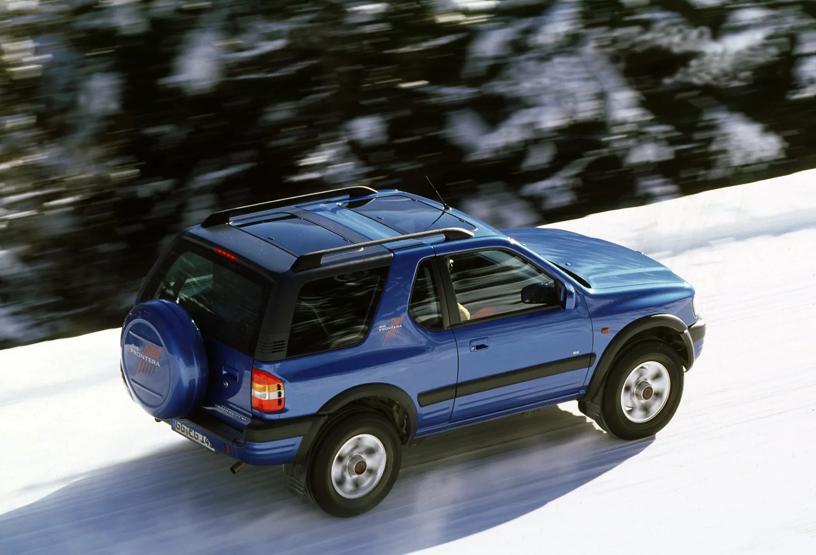 Opel_Frontera_2_generation__SUV_3-doors__13.jpg