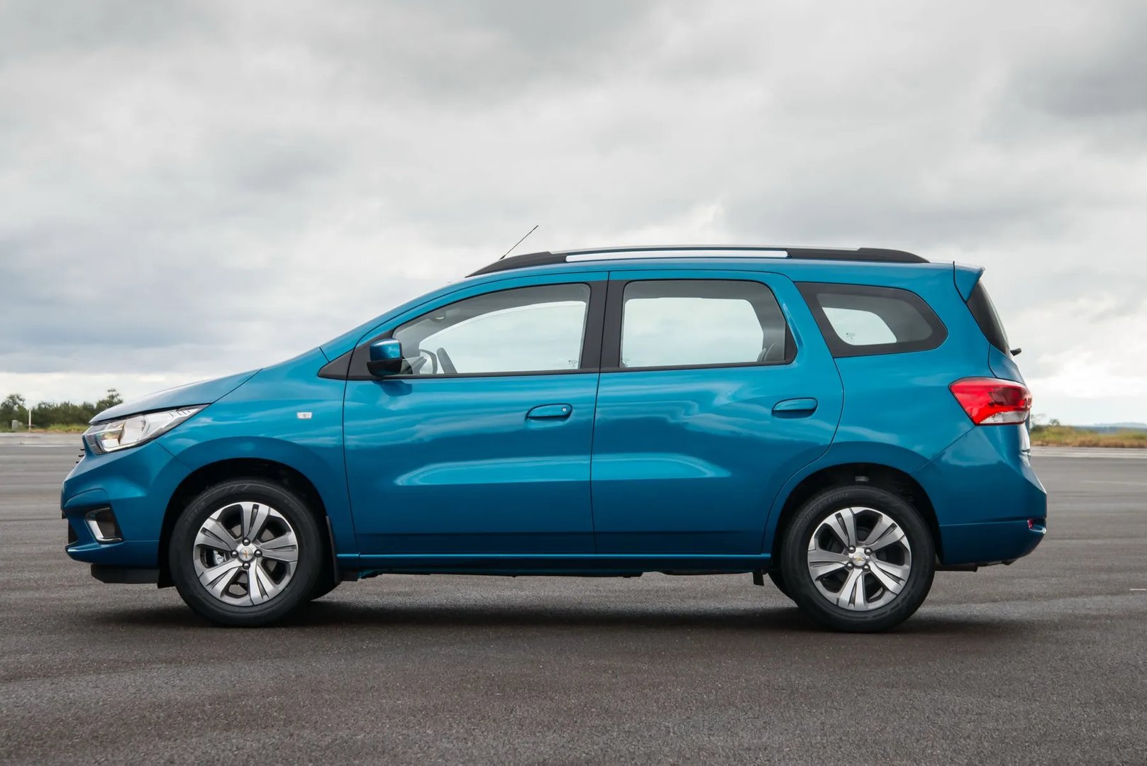 Chevrolet_Spin_1_generation_restyling_1__Minivan__6.jpg