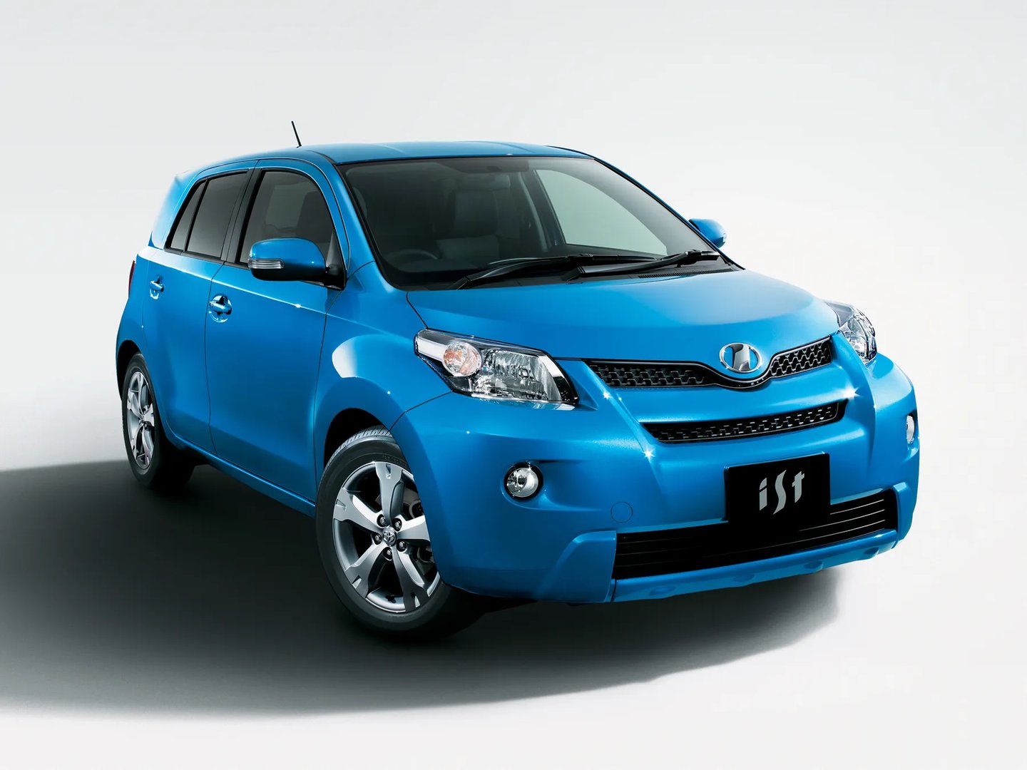 Toyota_Ist_2_generation__Mini_5-doors__2.jpg