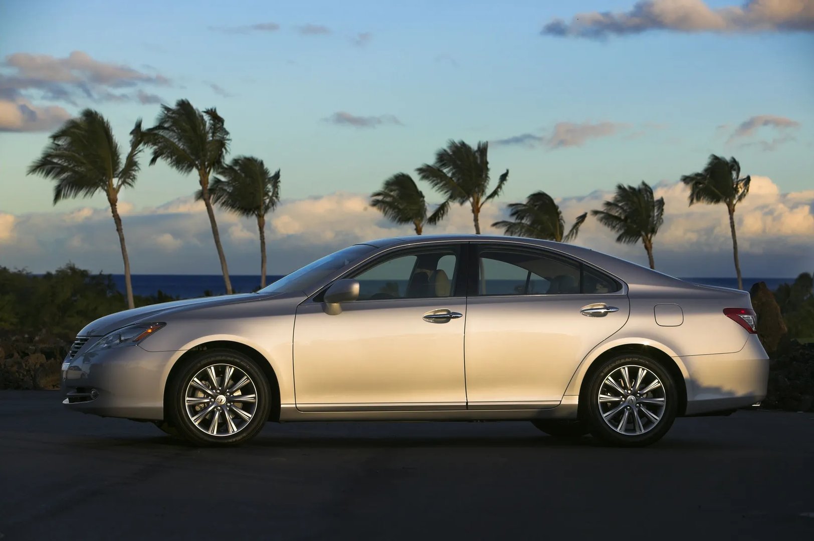 Lexus_ES_5_generation__Sedan__12.jpg
