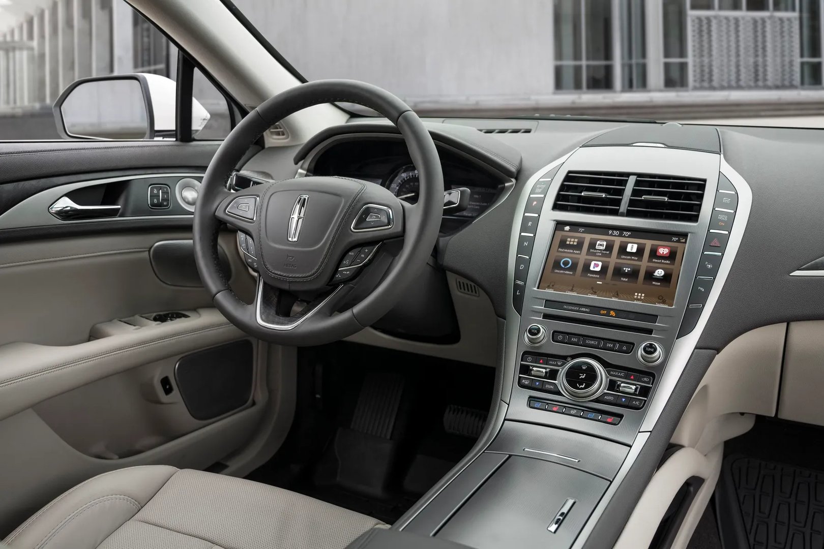 Lincoln_MKZ_2_generation_restyling__Sedan__8.jpg