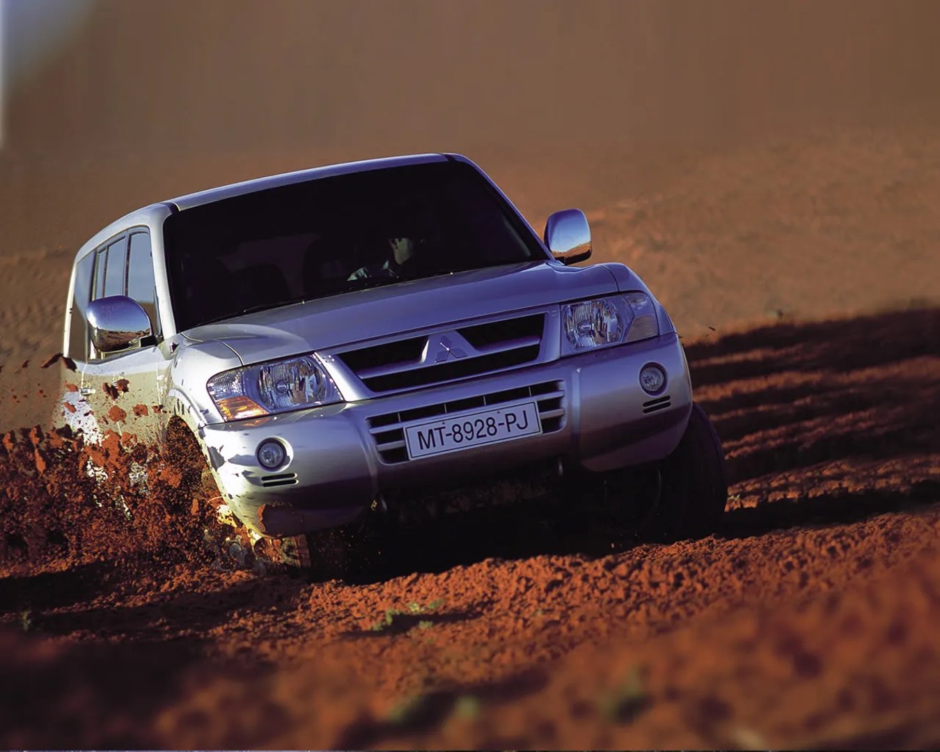 Mitsubishi_Pajero_3_generation_restyling_1__SUV_5-doors__7.jpg