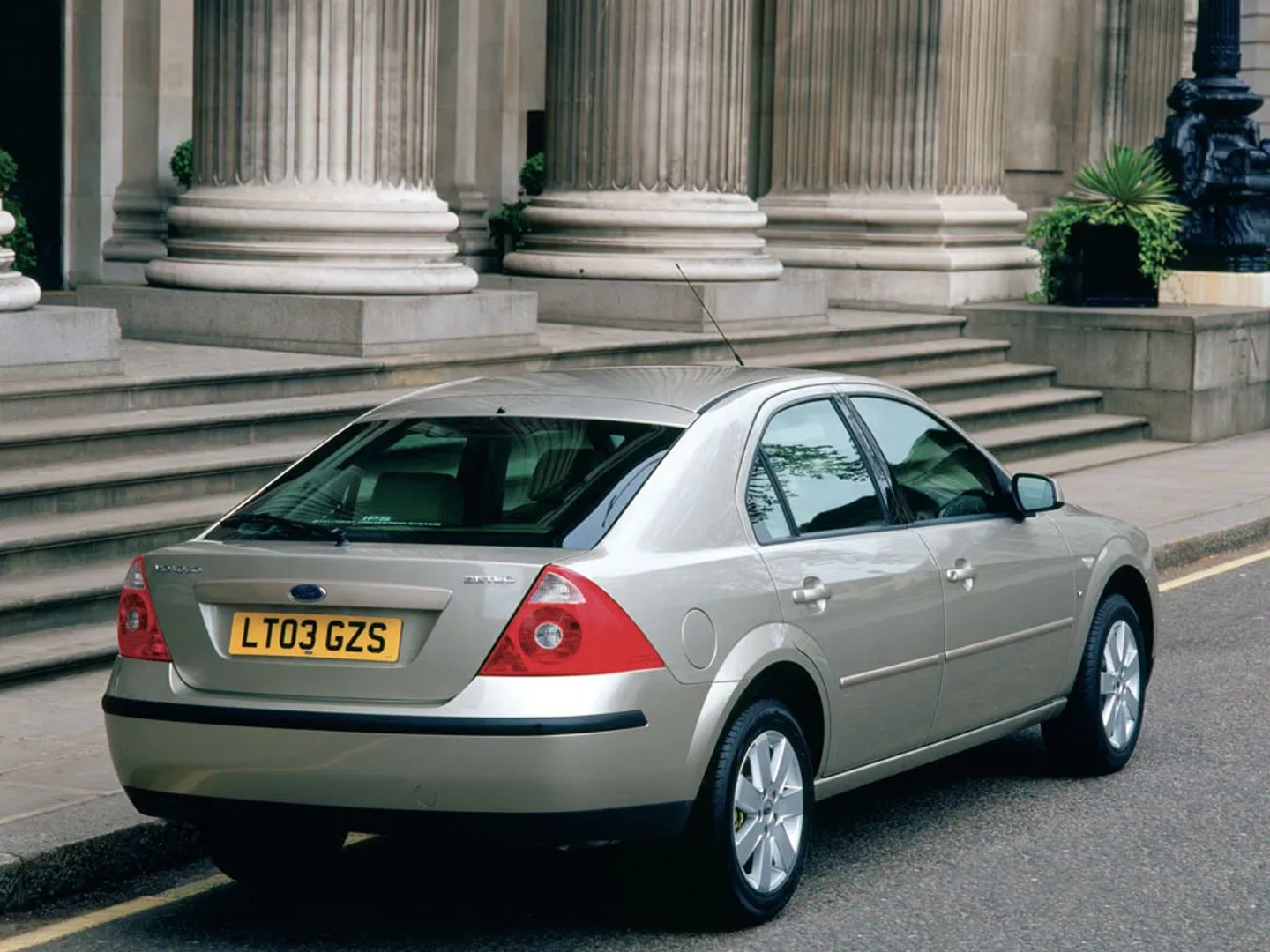 Ford_Mondeo_3_generation_restyling__Liftback__11.jpg