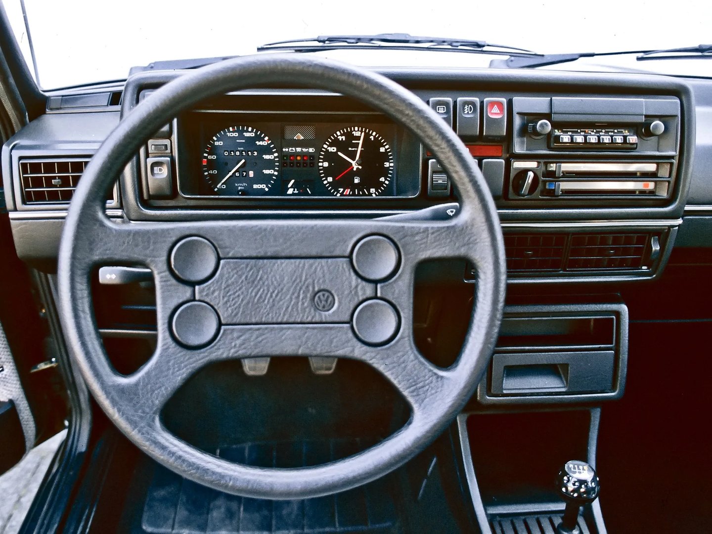 Volkswagen_Golf_2_generation__Hatchback_3-door__11.jpg