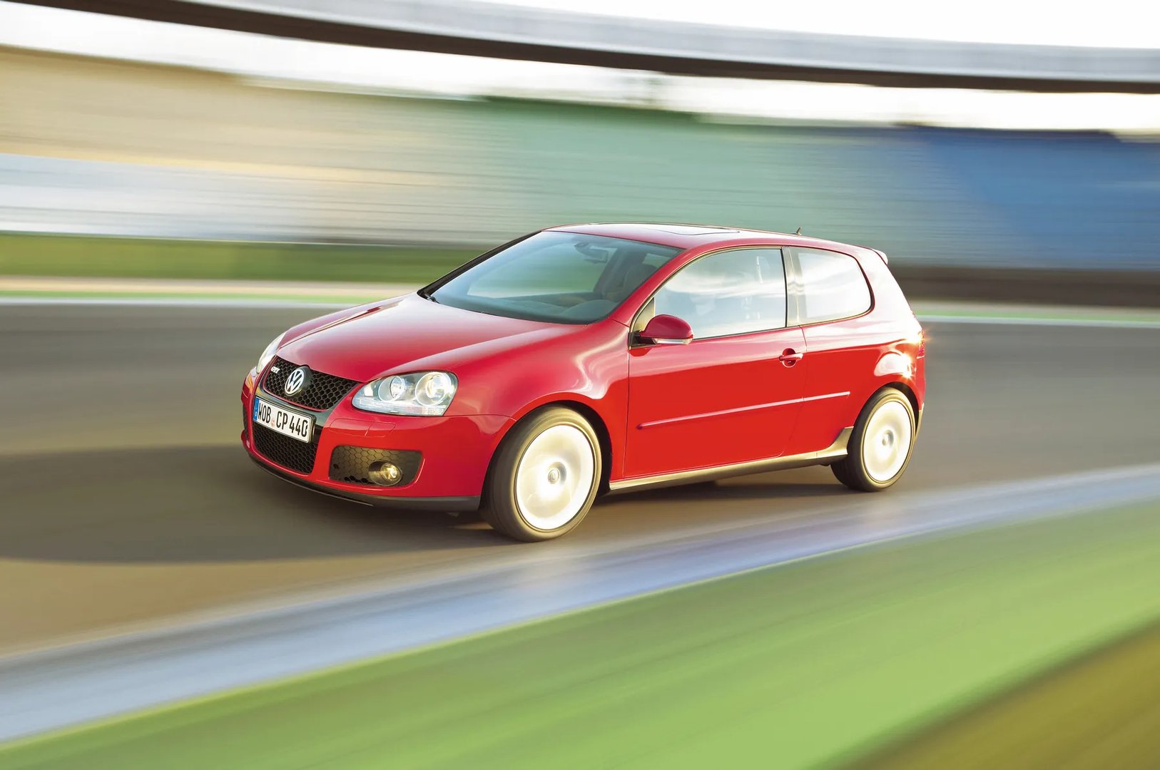 Volkswagen_Golf_GTI_5_generation__Hatchback_3-door__12.jpg