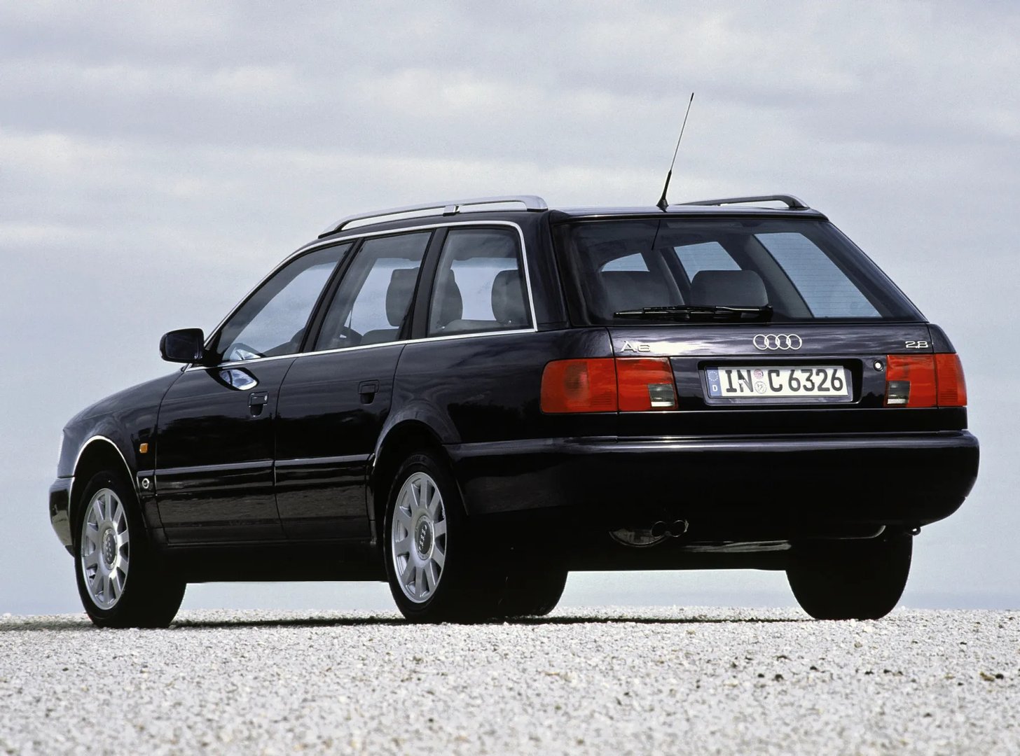 Audi_A6_1_generation__Estate_5-door__5.jpg