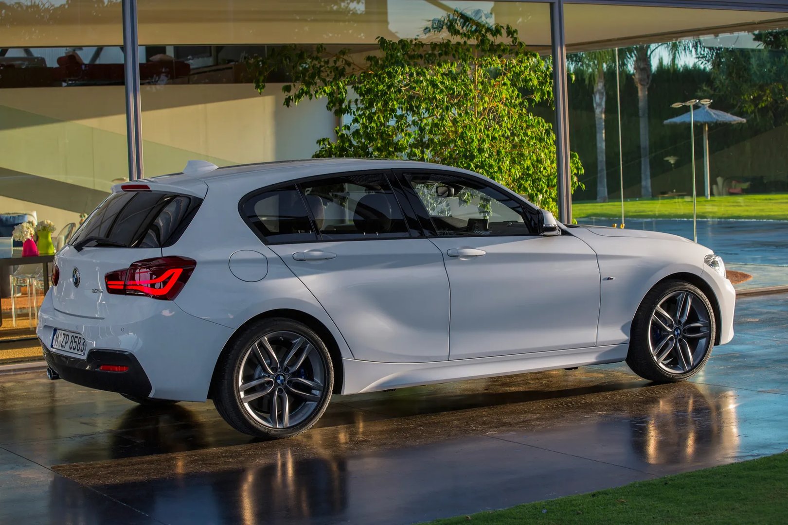 BMW_1_series_2_generation_restyling__Hatchback_5-door__3.jpg