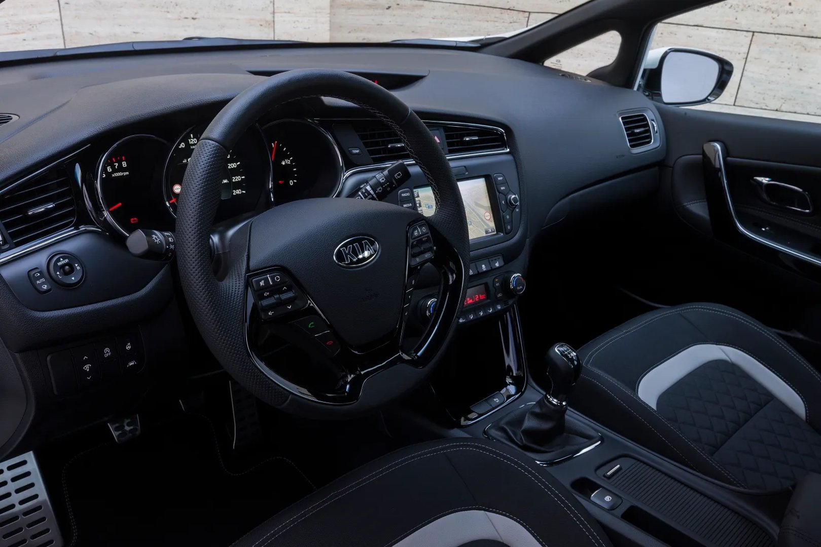 Kia_Ceed_GT_1_generation_restyling__Hatchback_5-door__9.jpg
