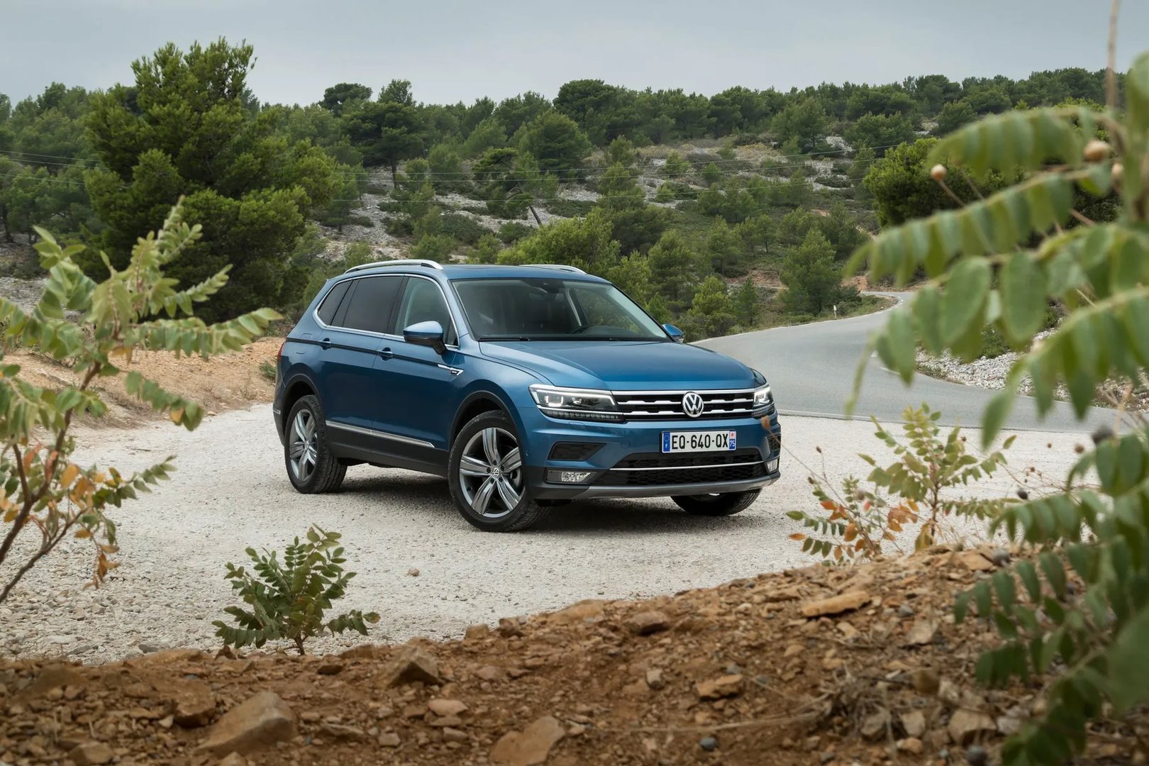 Volkswagen_Tiguan_Allspace_2_generation__SUV_5-doors__9.jpg
