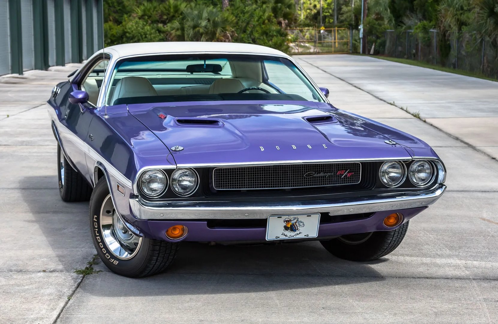 Dodge_Challenger_1_generation__Coupe__1.jpg