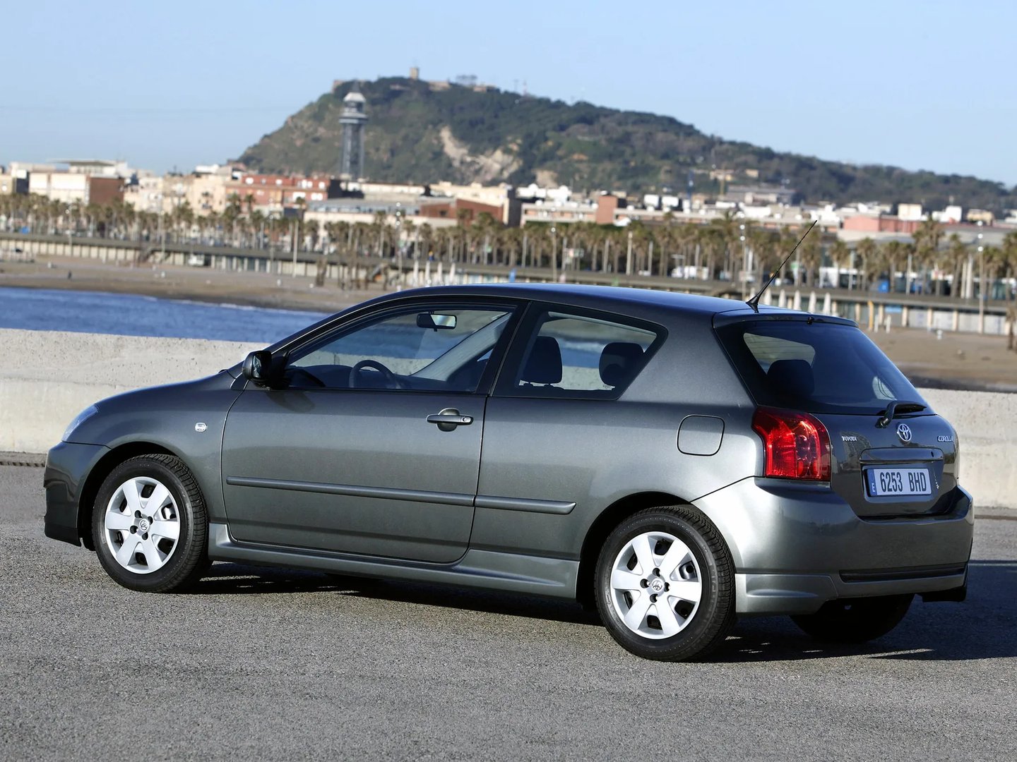 Toyota_Corolla_9_generation_restyling__Hatchback_3-door__8.jpg