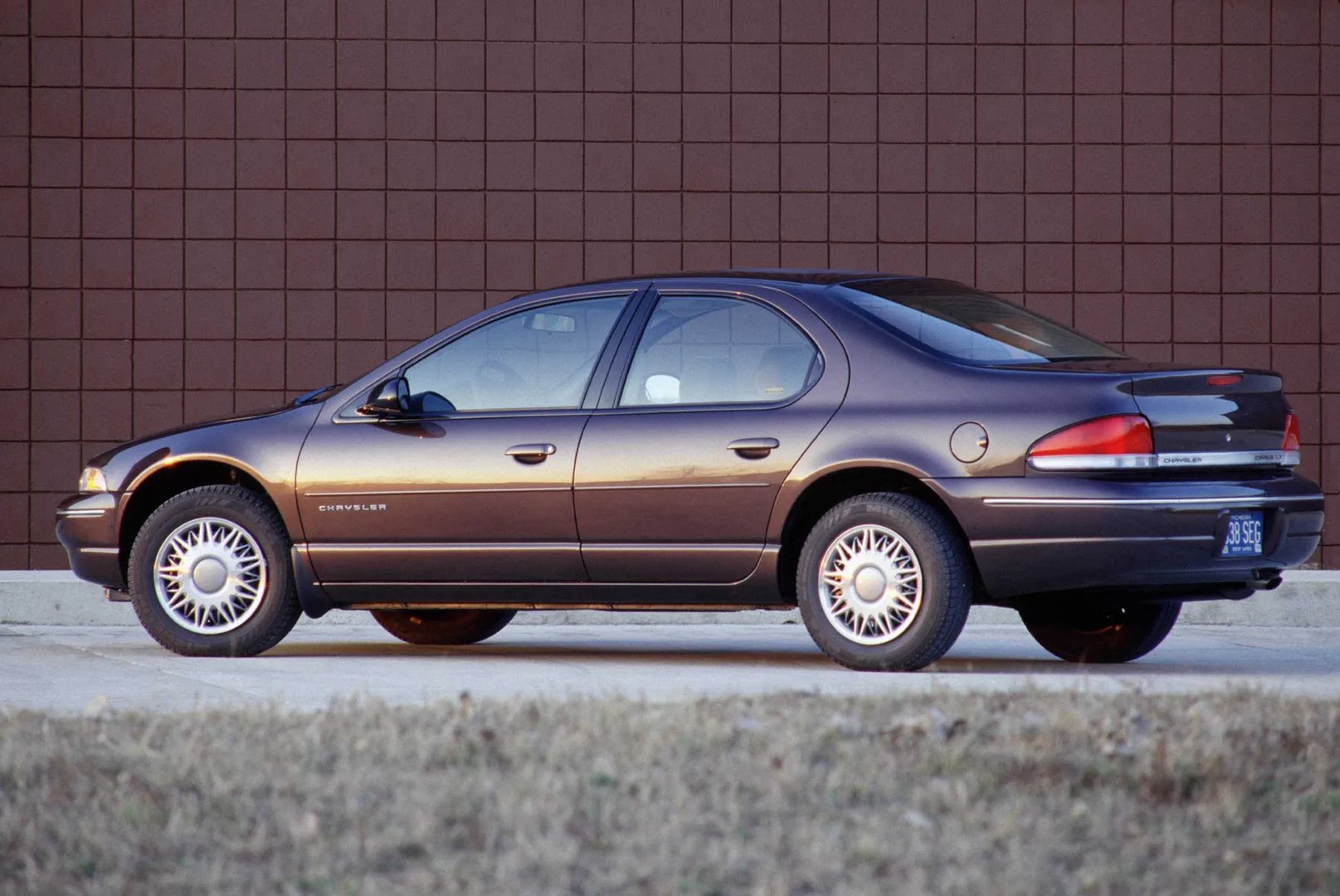 Chrysler_Cirrus_1_generation__Sedan__5.jpg
