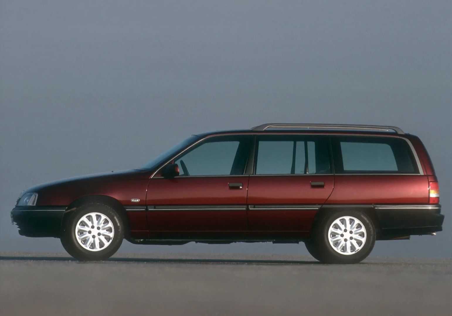 Opel_Omega_1_generation__Estate_5-door__5.jpg