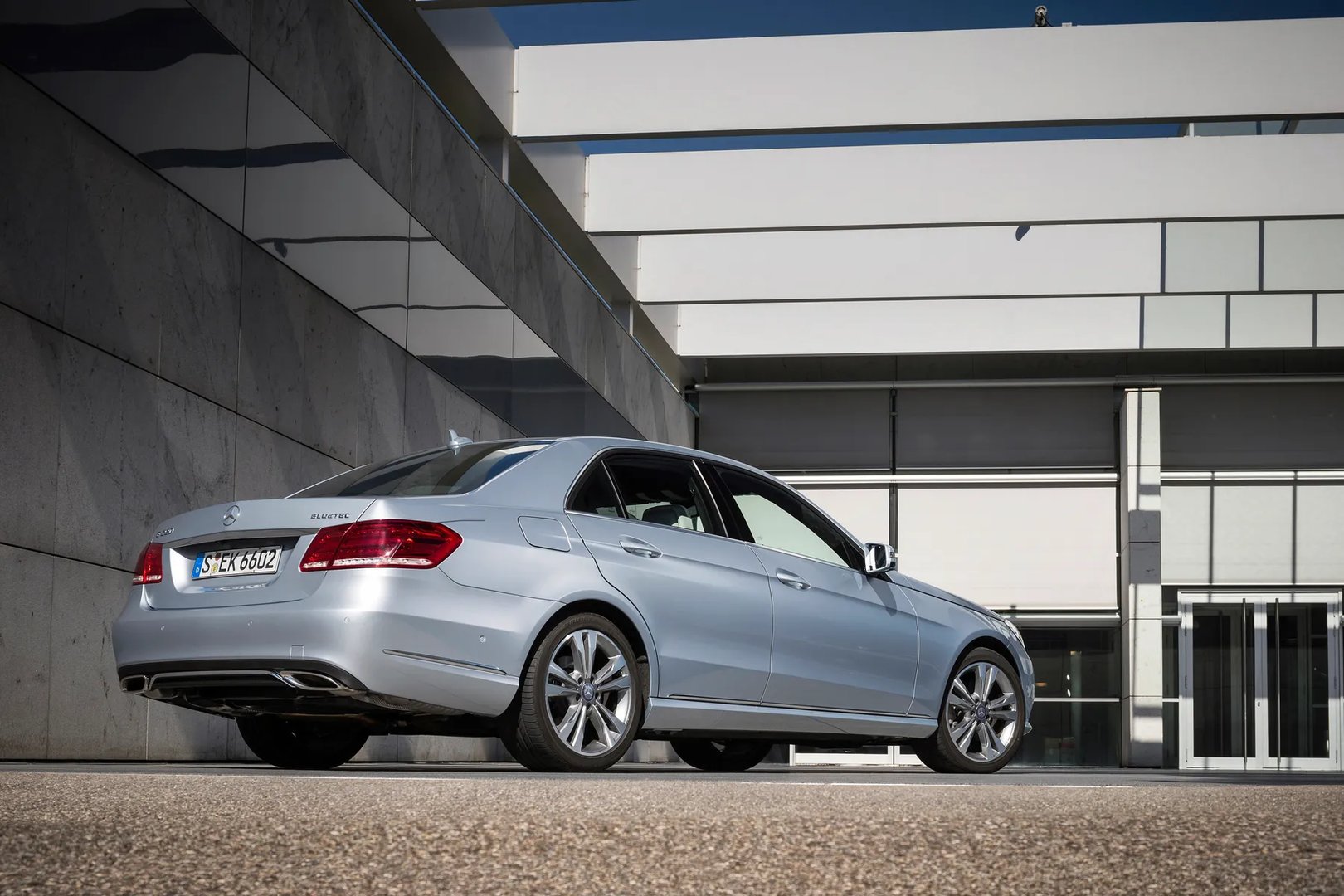 Mercedes_E-Class_4_generation_restyling__Sedan__10.jpg