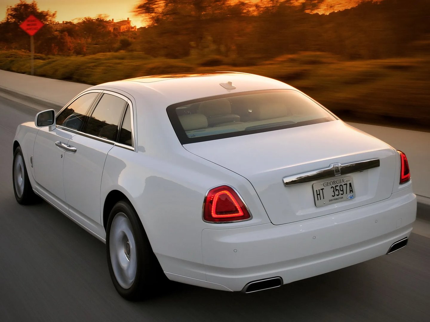 Rolls-Royce_Ghost_1_generation__Sedan__2.jpg
