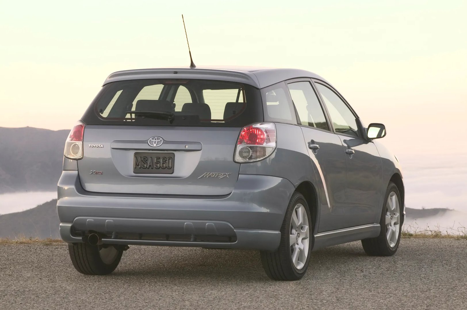 Toyota_Matrix_1_generation__Hatchback_5-door__5.jpg