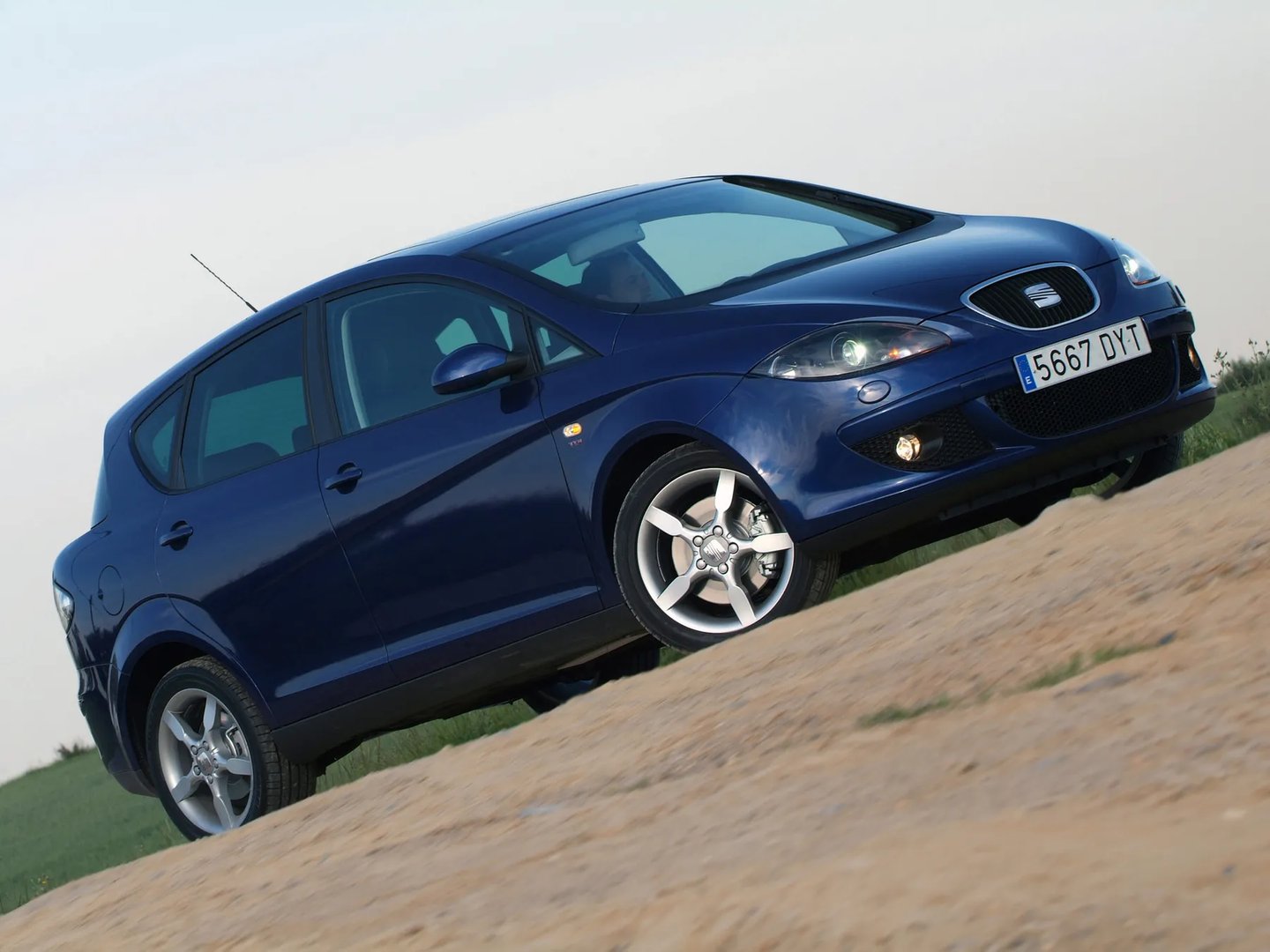 SEAT_Toledo_3_generation__Hatchback_5-door__1.jpg