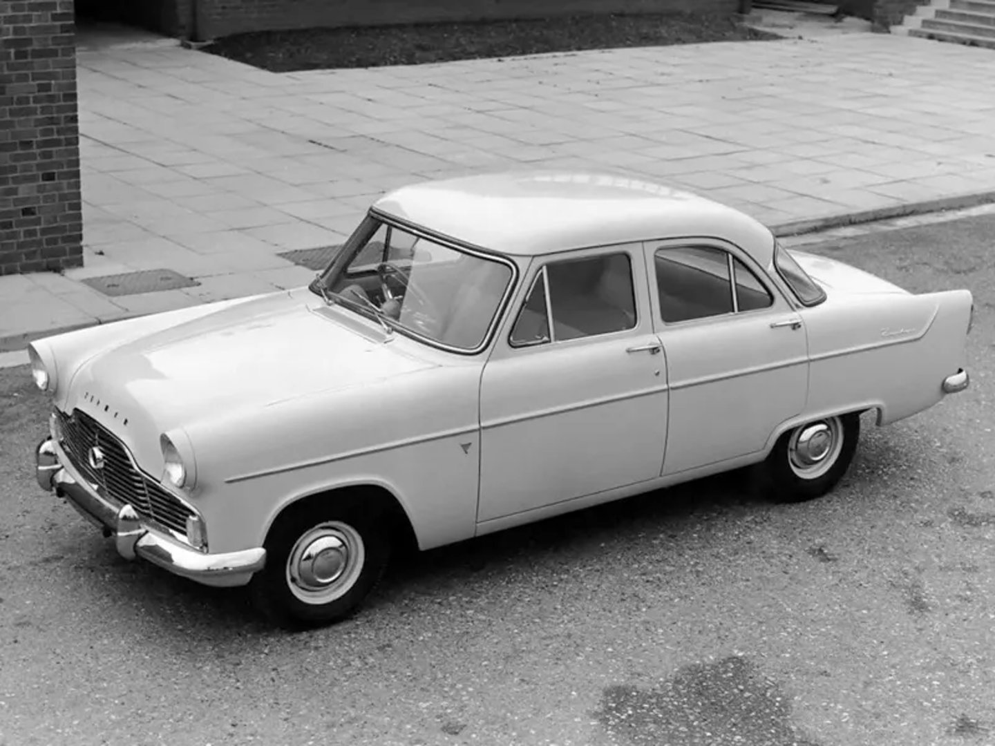 Ford_Zephyr_2_generation__Sedan__1.jpg