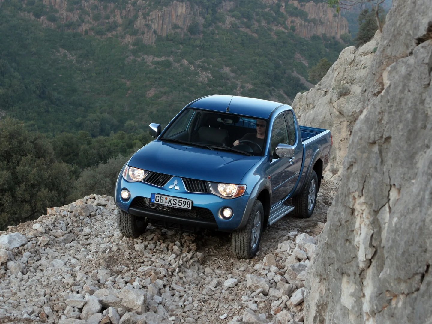 Mitsubishi_L200_4_generation__Pickup_1.5-cab__6.jpg