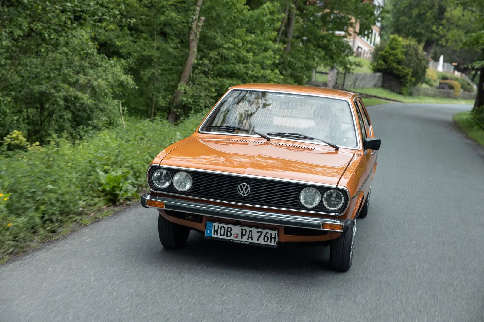 Volkswagen_Passat_1_generation__Hatchback_3-door__10.jpg