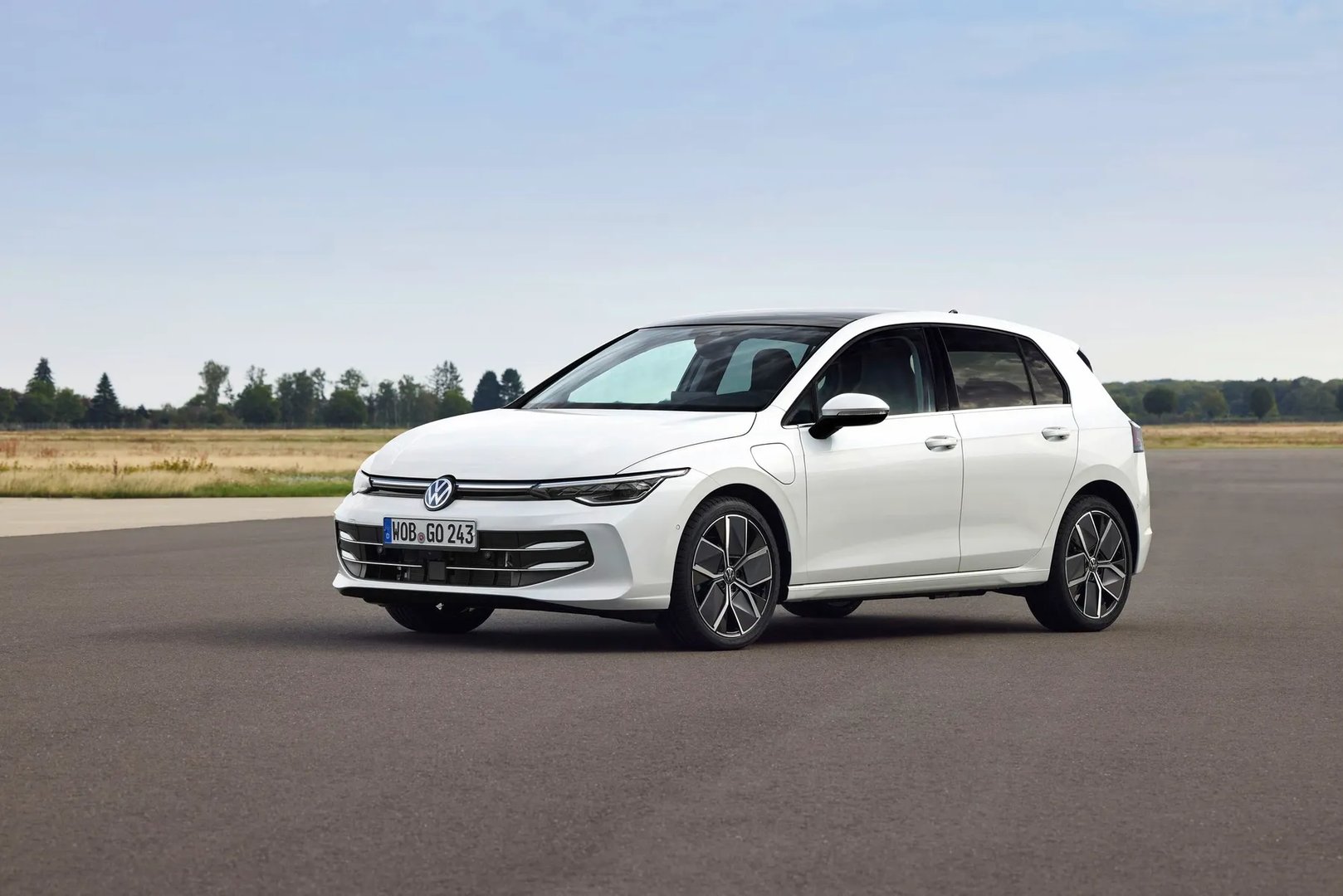 Volkswagen_Golf_8_generation_restyling__Hatchback_5-door__10.jpg